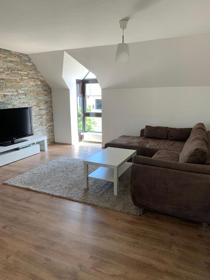 1 * Metzingen (Tubingen)